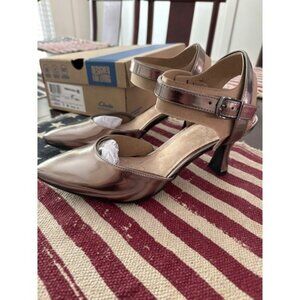 NWT Clarks Gunmental Strappy Heel Pumps. Size 9